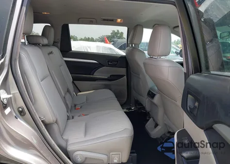 2016 Toyota Highlander Le Plus V6 z USA, uszkodzony, nr VIN 5TDZKRFH1GS185041